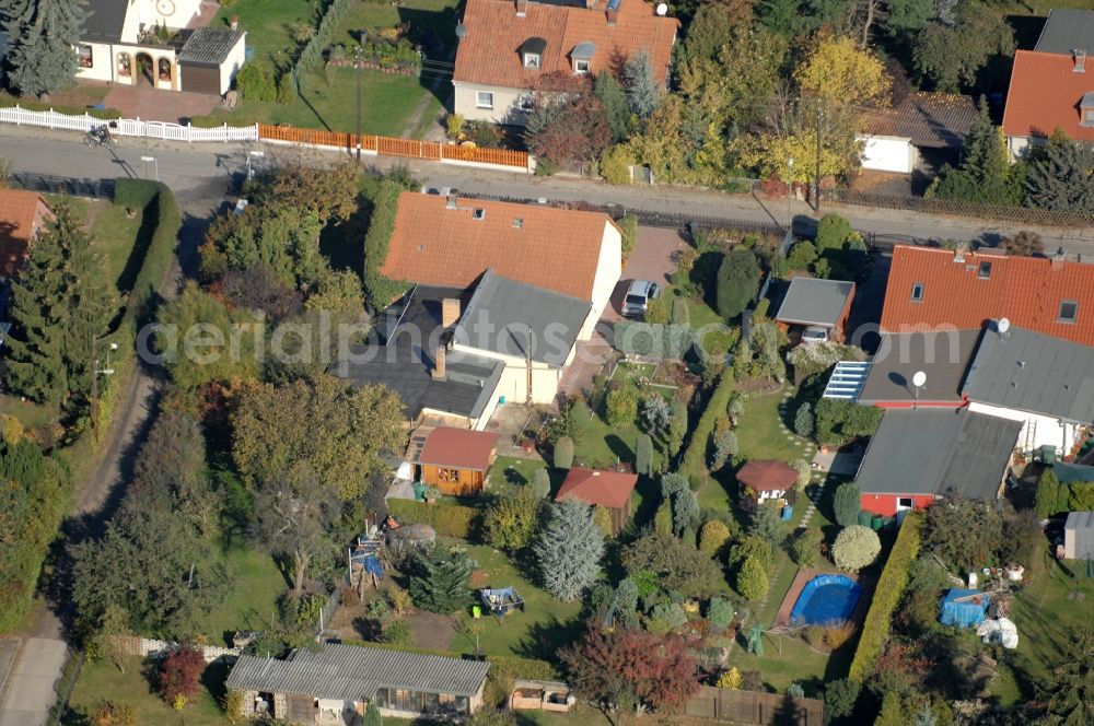 Aerial photograph Berlin - Single-family residential area of settlement on Siedlungsring, Bucher Chaussee, Erekweg, Swantewitstrasse, Zum Kappgraben, Lanzelotstrasse in the district Karow in Berlin, Germany