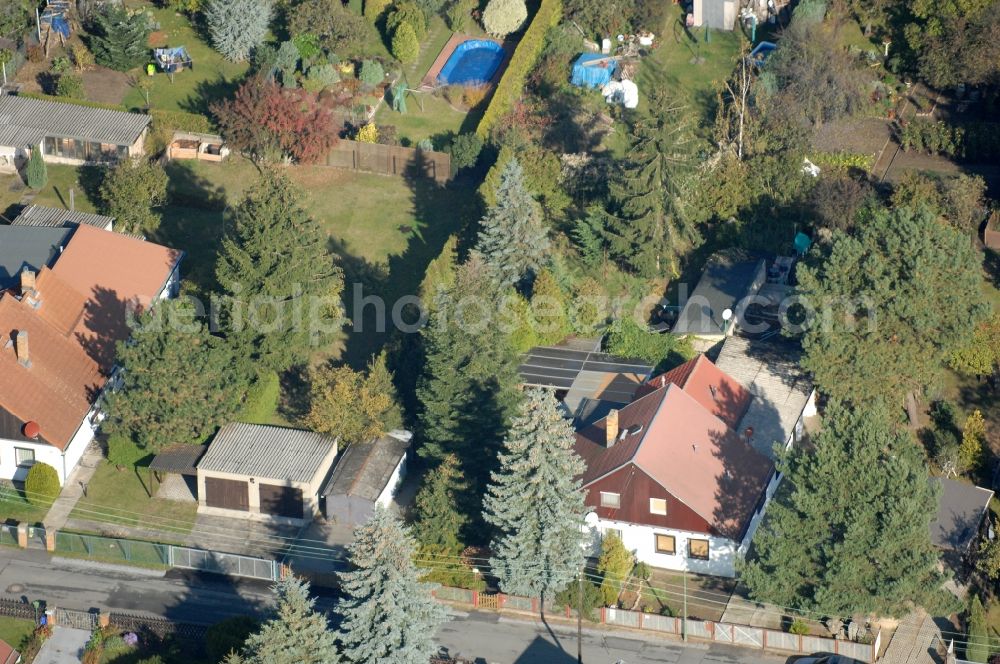 Berlin from above - Single-family residential area of settlement on Siedlungsring, Bucher Chaussee, Erekweg, Swantewitstrasse, Zum Kappgraben, Lanzelotstrasse in the district Karow in Berlin, Germany