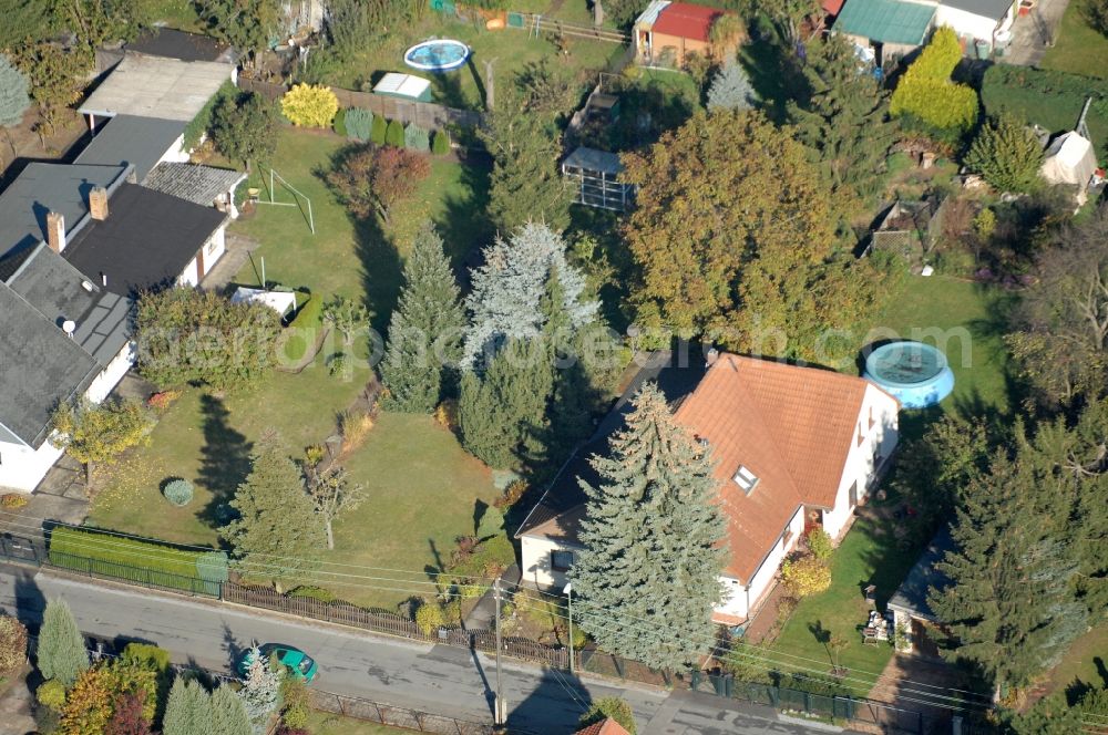 Aerial photograph Berlin - Single-family residential area of settlement on Siedlungsring, Bucher Chaussee, Erekweg, Swantewitstrasse, Zum Kappgraben, Lanzelotstrasse in the district Karow in Berlin, Germany