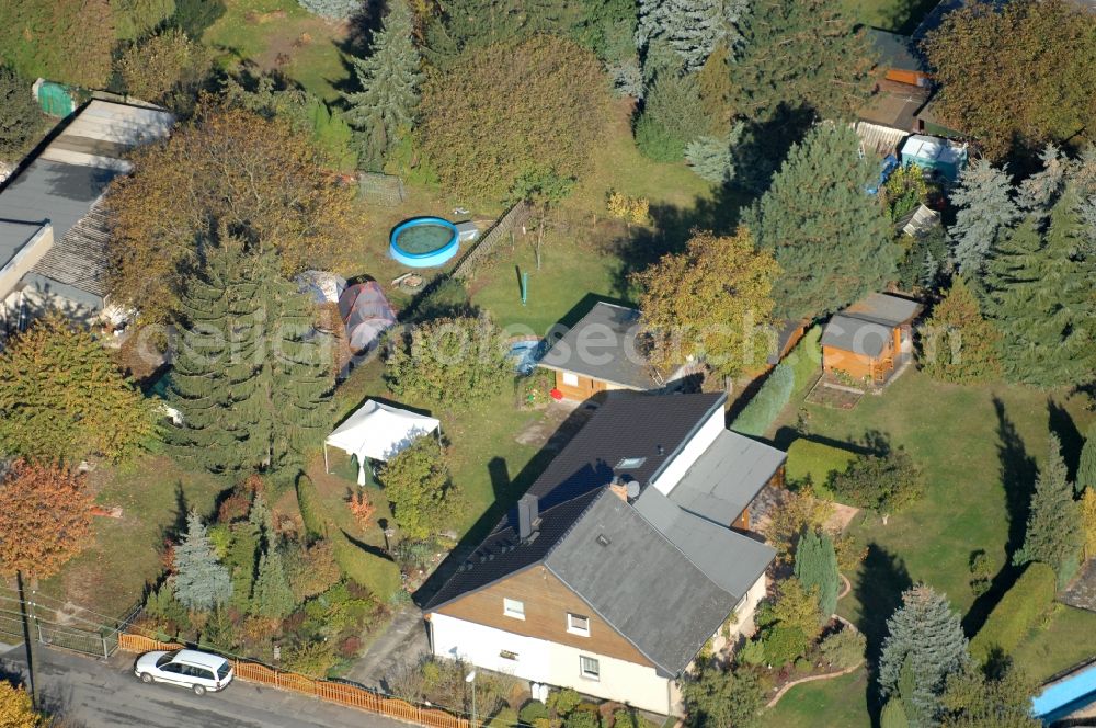 Berlin from the bird's eye view: Single-family residential area of settlement on Siedlungsring, Bucher Chaussee, Erekweg, Swantewitstrasse, Zum Kappgraben, Lanzelotstrasse in the district Karow in Berlin, Germany