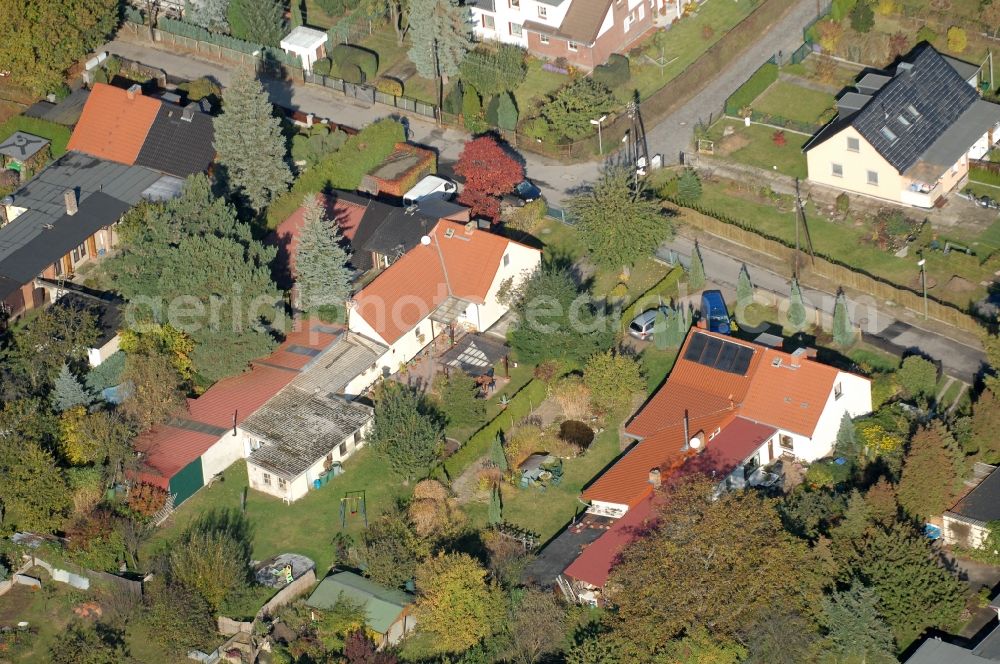 Aerial image Berlin - Single-family residential area of settlement on Siedlungsring, Bucher Chaussee, Erekweg, Swantewitstrasse, Zum Kappgraben, Lanzelotstrasse in the district Karow in Berlin, Germany