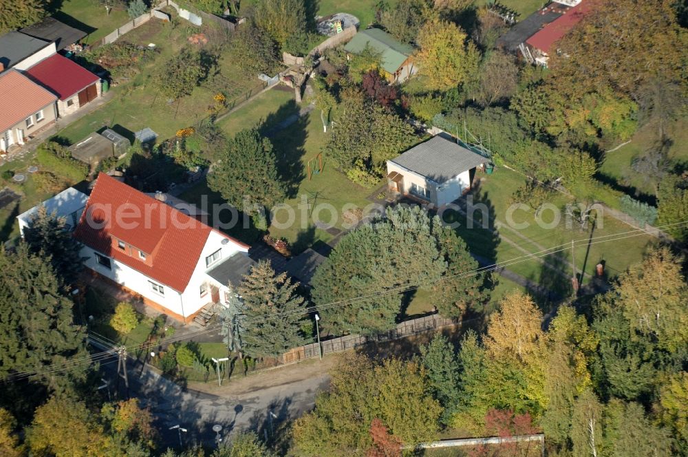 Berlin from above - Single-family residential area of settlement on Siedlungsring, Bucher Chaussee, Erekweg, Swantewitstrasse, Zum Kappgraben, Lanzelotstrasse in the district Karow in Berlin, Germany