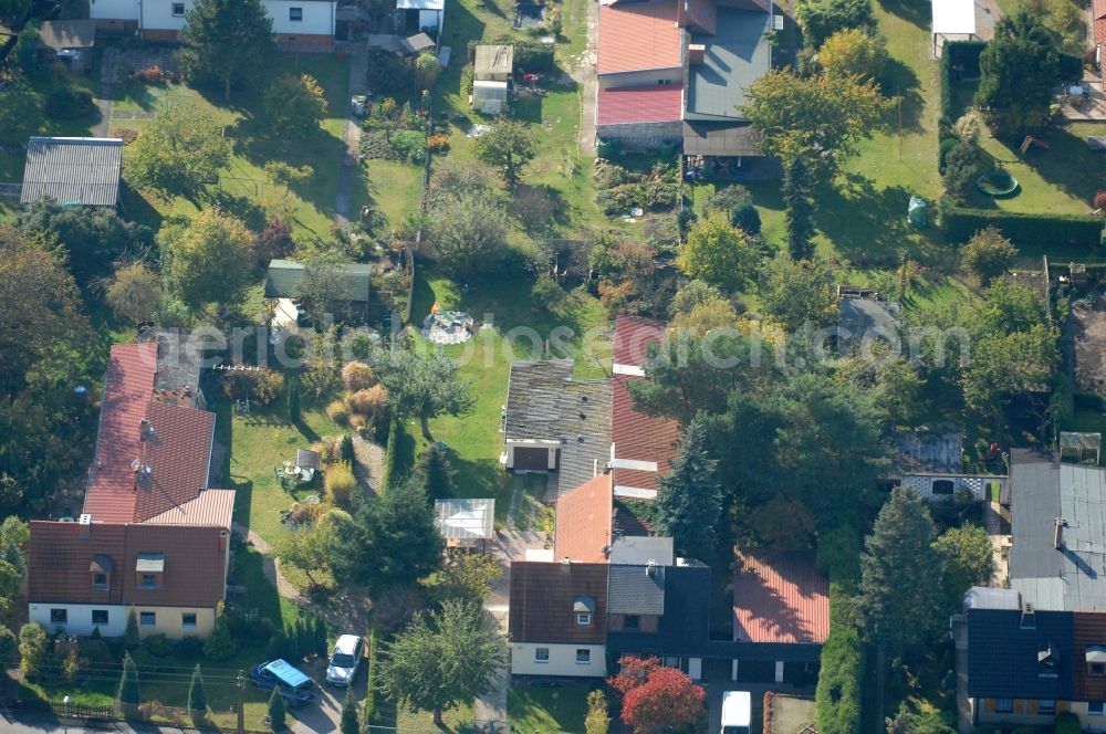 Berlin from the bird's eye view: Single-family residential area of settlement on Siedlungsring, Bucher Chaussee, Erekweg, Swantewitstrasse, Zum Kappgraben, Lanzelotstrasse in the district Karow in Berlin, Germany