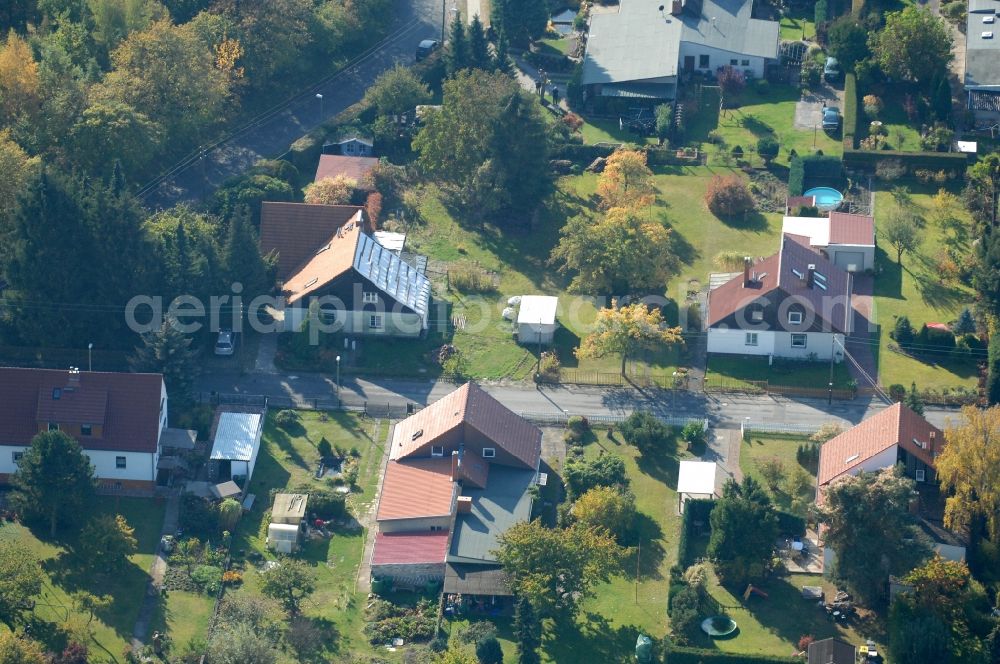 Aerial image Berlin - Single-family residential area of settlement on Siedlungsring, Bucher Chaussee, Erekweg, Swantewitstrasse, Zum Kappgraben, Lanzelotstrasse in the district Karow in Berlin, Germany