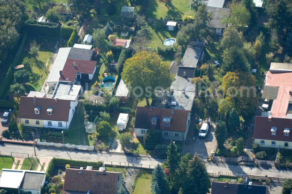 Berlin from above - Single-family residential area of settlement on Siedlungsring, Bucher Chaussee, Erekweg, Swantewitstrasse, Zum Kappgraben, Lanzelotstrasse in the district Karow in Berlin, Germany