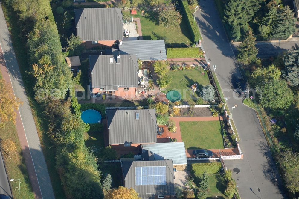 Aerial image Berlin - Single-family residential area of settlement on Siedlungsring, Bucher Chaussee, Erekweg, Swantewitstrasse, Zum Kappgraben, Lanzelotstrasse in the district Karow in Berlin, Germany