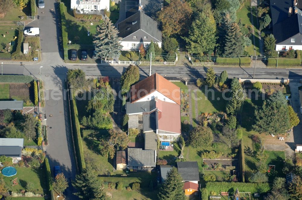 Aerial image Berlin - Single-family residential area of settlement on Siedlungsring, Bucher Chaussee, Erekweg, Swantewitstrasse, Zum Kappgraben, Lanzelotstrasse in the district Karow in Berlin, Germany