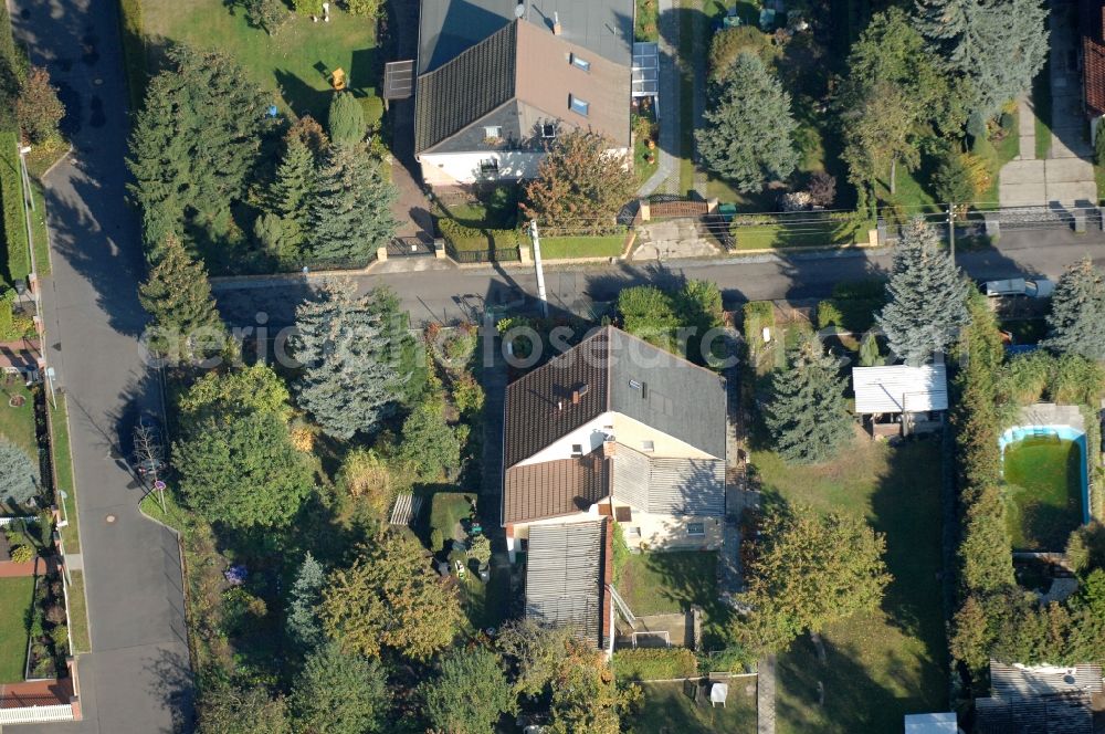 Aerial photograph Berlin - Single-family residential area of settlement on Siedlungsring, Bucher Chaussee, Erekweg, Swantewitstrasse, Zum Kappgraben, Lanzelotstrasse in the district Karow in Berlin, Germany