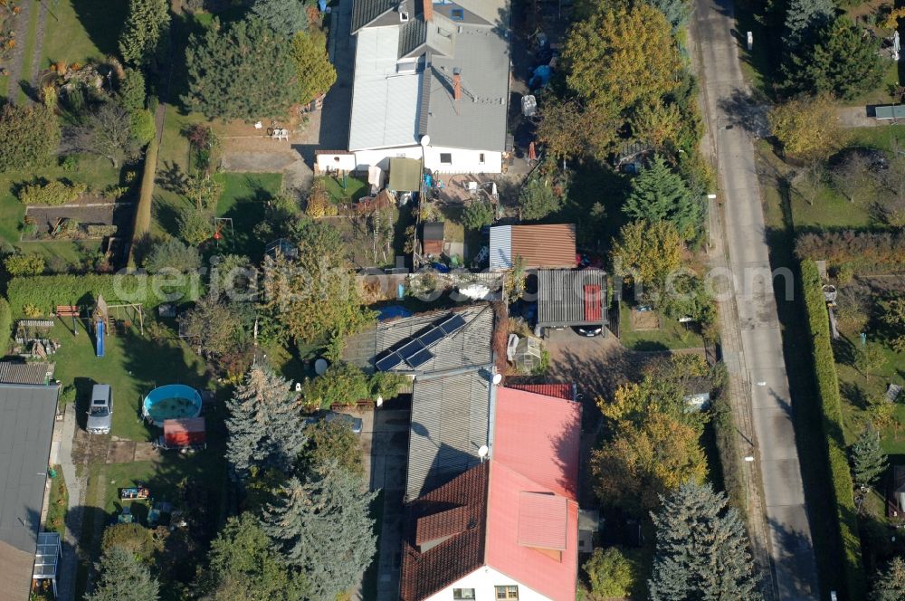 Berlin from above - Single-family residential area of settlement on Siedlungsring, Bucher Chaussee, Erekweg, Swantewitstrasse, Zum Kappgraben, Lanzelotstrasse in the district Karow in Berlin, Germany