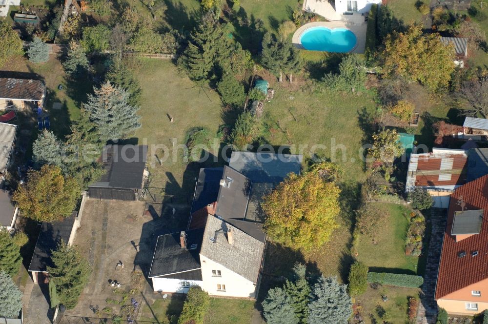 Aerial image Berlin - Single-family residential area of settlement on Siedlungsring, Bucher Chaussee, Erekweg, Swantewitstrasse, Zum Kappgraben, Lanzelotstrasse in the district Karow in Berlin, Germany