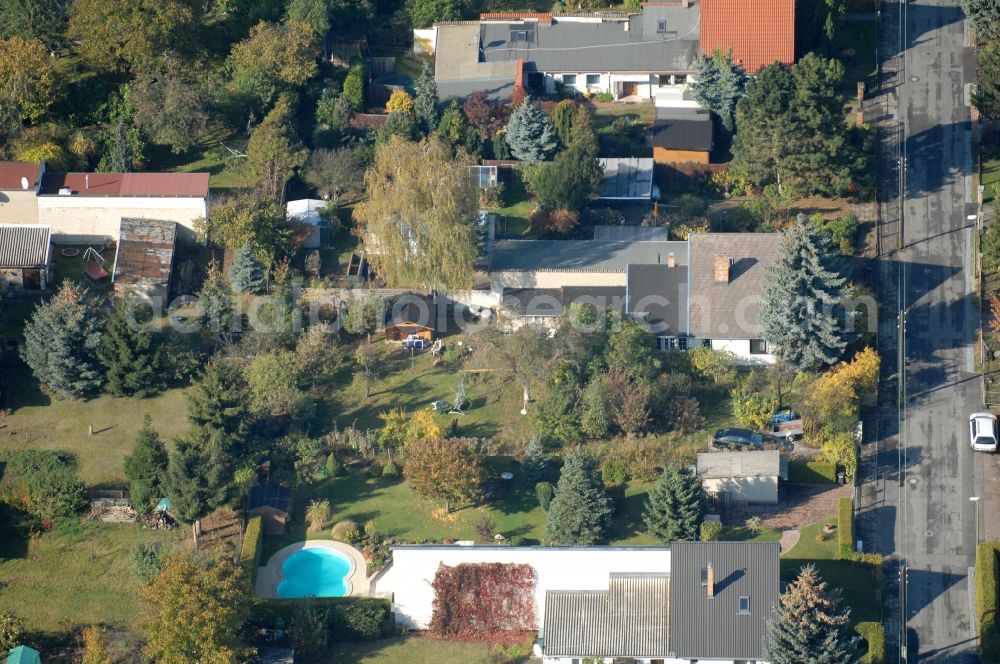 Aerial photograph Berlin - Single-family residential area of settlement on Siedlungsring, Bucher Chaussee, Erekweg, Swantewitstrasse, Zum Kappgraben, Lanzelotstrasse in the district Karow in Berlin, Germany