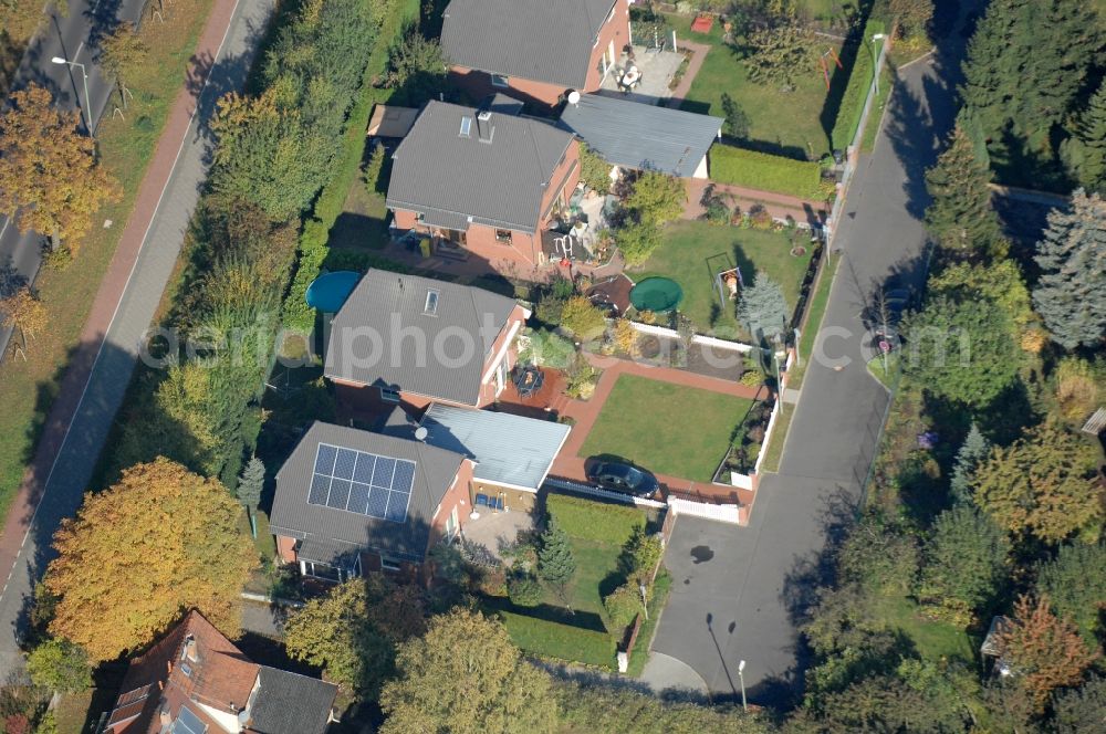 Aerial photograph Berlin - Single-family residential area of settlement on Siedlungsring, Bucher Chaussee, Erekweg, Swantewitstrasse, Zum Kappgraben, Lanzelotstrasse in the district Karow in Berlin, Germany