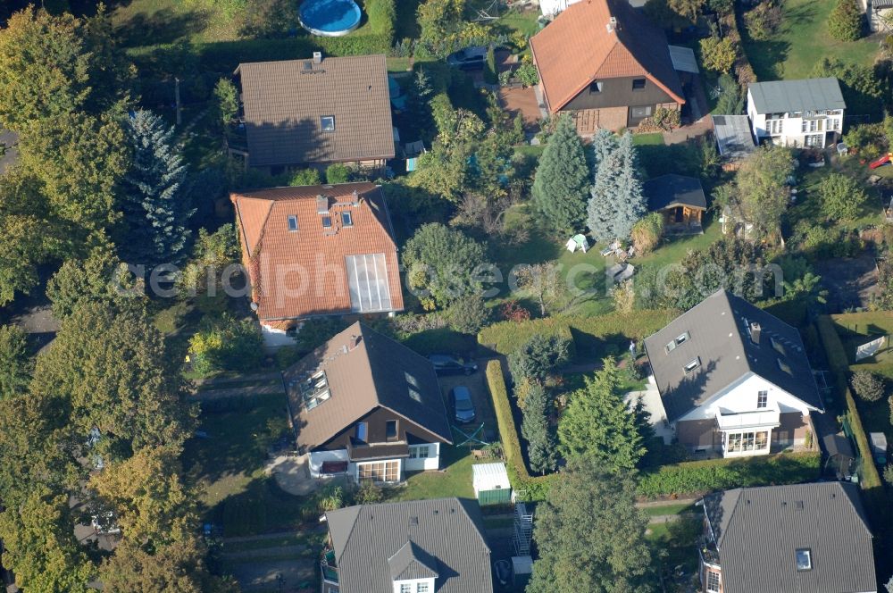 Aerial image Berlin - Single-family residential area of settlement on Siedlungsring, Bucher Chaussee, Erekweg, Swantewitstrasse, Zum Kappgraben, Lanzelotstrasse in the district Karow in Berlin, Germany