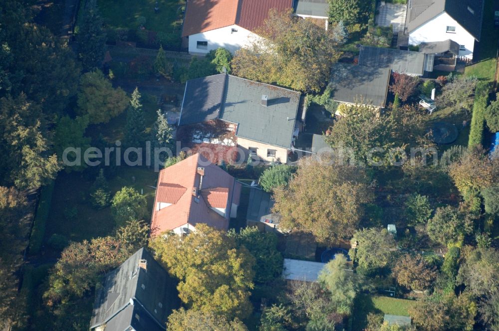 Aerial photograph Berlin - Single-family residential area of settlement on Siedlungsring, Bucher Chaussee, Erekweg, Swantewitstrasse, Zum Kappgraben, Lanzelotstrasse in the district Karow in Berlin, Germany