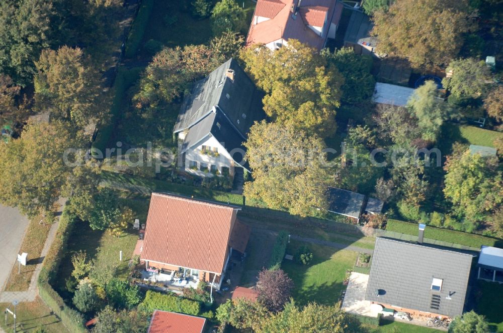 Berlin from above - Single-family residential area of settlement on Siedlungsring, Bucher Chaussee, Erekweg, Swantewitstrasse, Zum Kappgraben, Lanzelotstrasse in the district Karow in Berlin, Germany