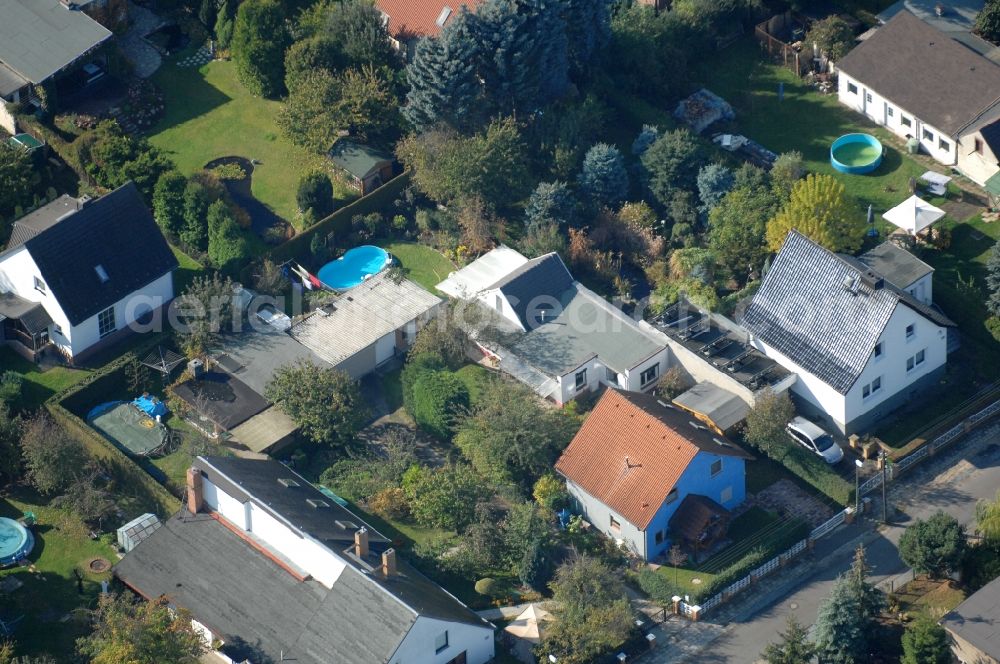 Aerial image Berlin - Single-family residential area of settlement on Siedlungsring, Bucher Chaussee, Erekweg, Swantewitstrasse, Zum Kappgraben, Lanzelotstrasse in the district Karow in Berlin, Germany