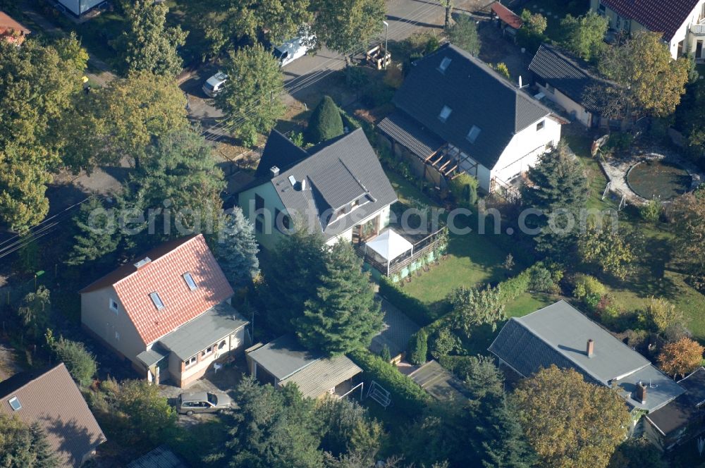 Aerial photograph Berlin - Single-family residential area of settlement on Siedlungsring, Bucher Chaussee, Erekweg, Swantewitstrasse, Zum Kappgraben, Lanzelotstrasse in the district Karow in Berlin, Germany