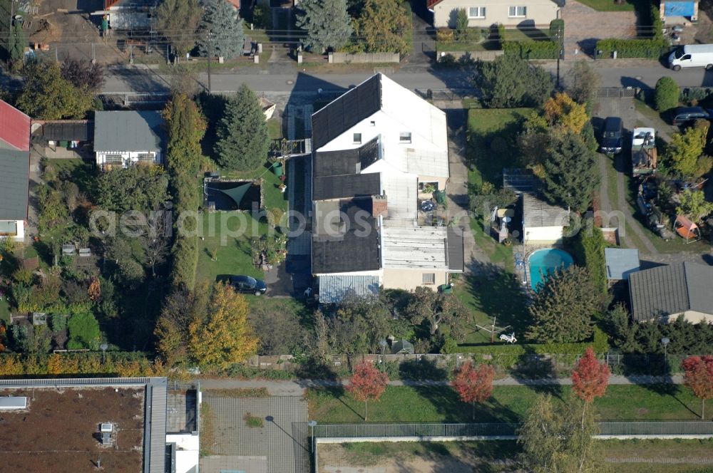 Berlin from the bird's eye view: Single-family residential area of settlement on Siedlungsring, Bucher Chaussee, Erekweg, Swantewitstrasse, Zum Kappgraben, Lanzelotstrasse in the district Karow in Berlin, Germany