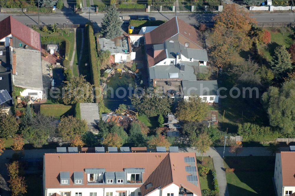 Aerial photograph Berlin - Single-family residential area of settlement on Siedlungsring, Bucher Chaussee, Erekweg, Swantewitstrasse, Zum Kappgraben, Lanzelotstrasse in the district Karow in Berlin, Germany