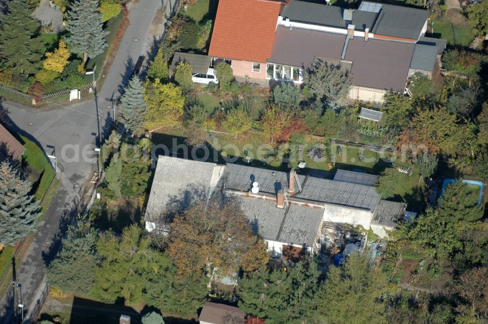 Aerial image Berlin - Single-family residential area of settlement on Siedlungsring, Bucher Chaussee, Erekweg, Swantewitstrasse, Zum Kappgraben, Lanzelotstrasse in the district Karow in Berlin, Germany