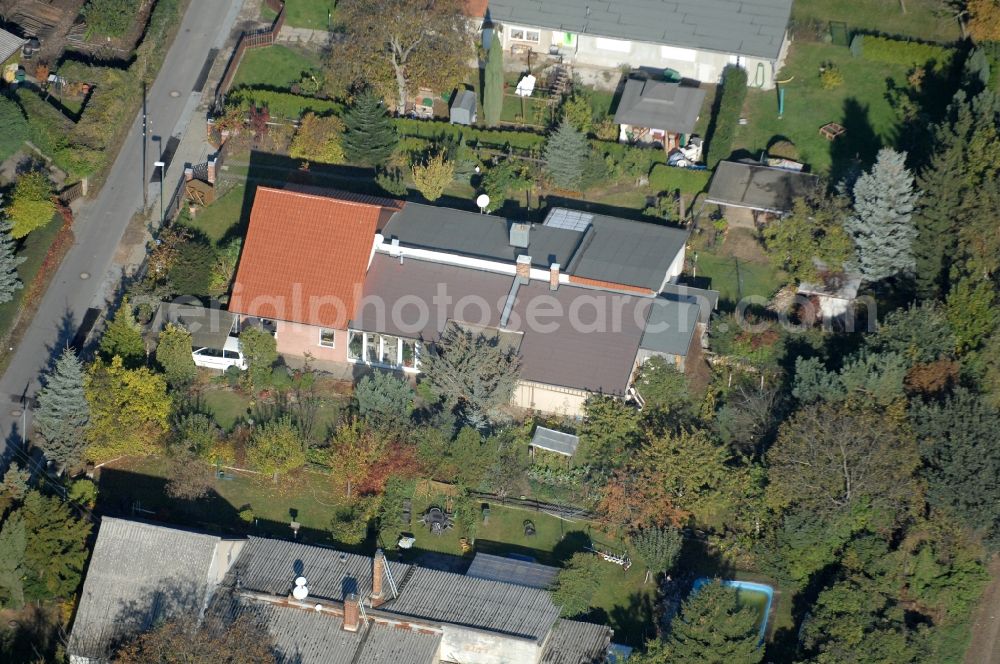 Aerial photograph Berlin - Single-family residential area of settlement on Siedlungsring, Bucher Chaussee, Erekweg, Swantewitstrasse, Zum Kappgraben, Lanzelotstrasse in the district Karow in Berlin, Germany