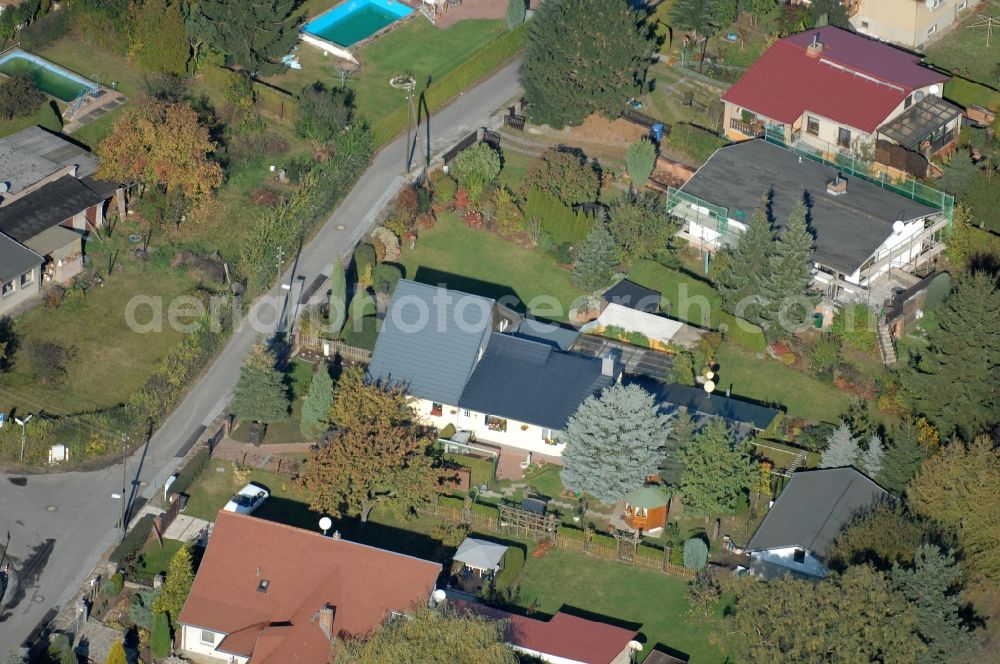 Berlin from above - Single-family residential area of settlement on Siedlungsring, Bucher Chaussee, Erekweg, Swantewitstrasse, Zum Kappgraben, Lanzelotstrasse in the district Karow in Berlin, Germany