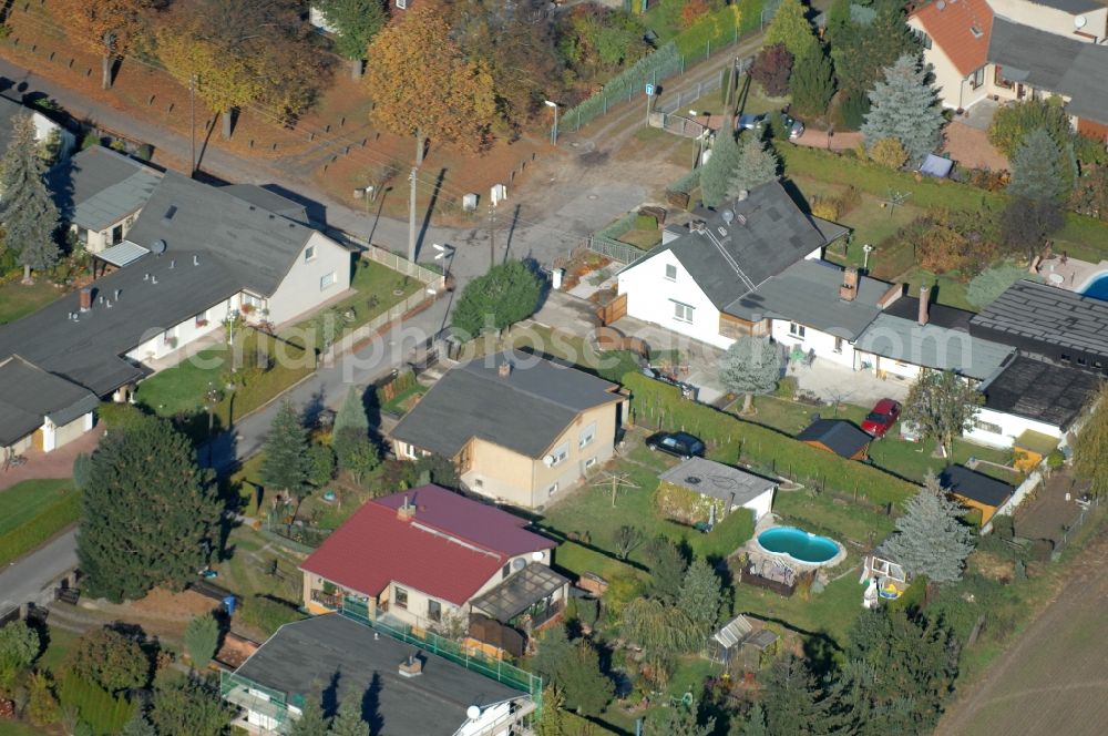 Aerial image Berlin - Single-family residential area of settlement on Siedlungsring, Bucher Chaussee, Erekweg, Swantewitstrasse, Zum Kappgraben, Lanzelotstrasse in the district Karow in Berlin, Germany