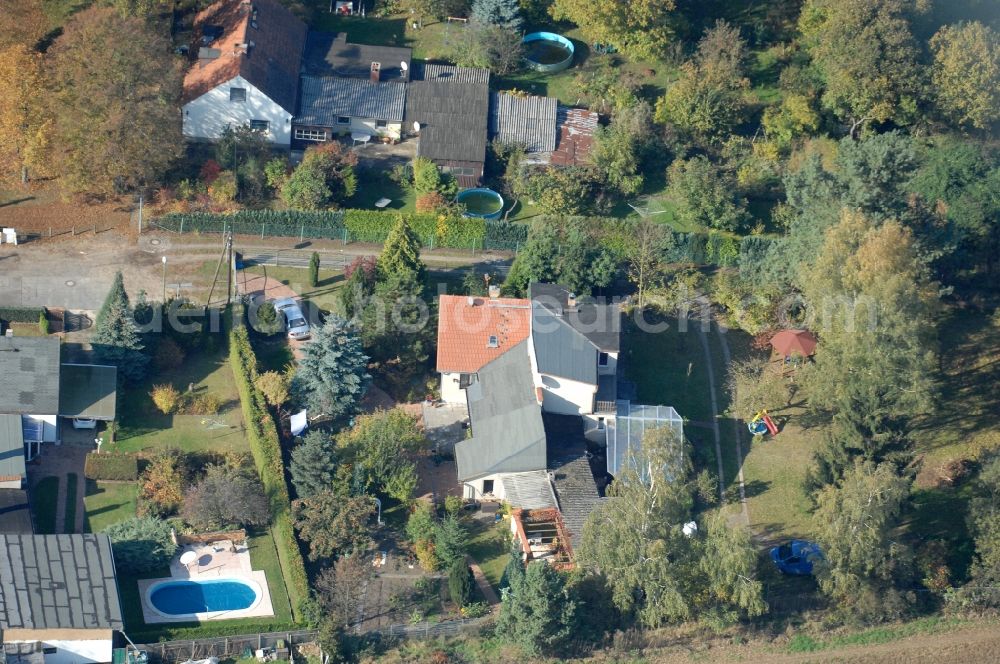 Berlin from the bird's eye view: Single-family residential area of settlement on Siedlungsring, Bucher Chaussee, Erekweg, Swantewitstrasse, Zum Kappgraben, Lanzelotstrasse in the district Karow in Berlin, Germany