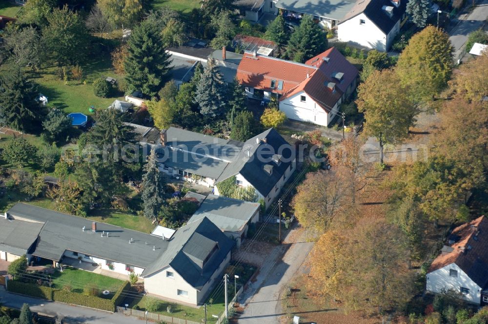 Aerial image Berlin - Single-family residential area of settlement on Siedlungsring, Bucher Chaussee, Erekweg, Swantewitstrasse, Zum Kappgraben, Lanzelotstrasse in the district Karow in Berlin, Germany