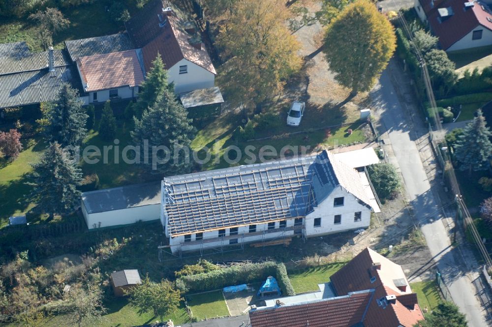 Berlin from the bird's eye view: Single-family residential area of settlement on Siedlungsring, Bucher Chaussee, Erekweg, Swantewitstrasse, Zum Kappgraben, Lanzelotstrasse in the district Karow in Berlin, Germany