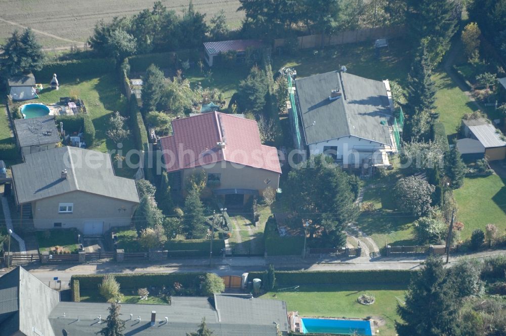 Aerial image Berlin - Single-family residential area of settlement on Siedlungsring, Bucher Chaussee, Erekweg, Swantewitstrasse, Zum Kappgraben, Lanzelotstrasse in the district Karow in Berlin, Germany