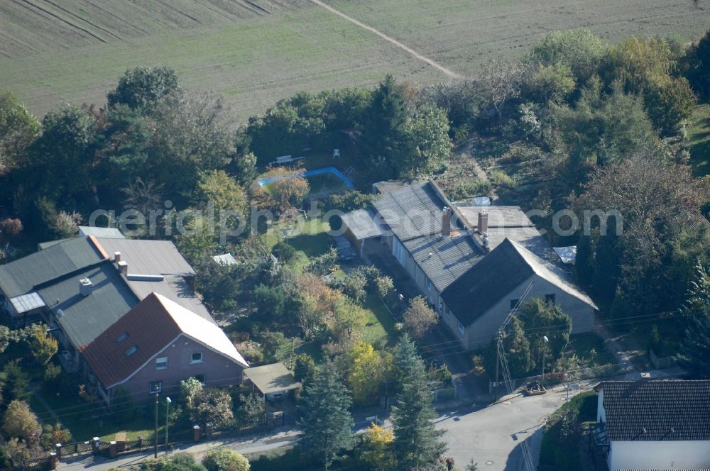 Berlin from the bird's eye view: Single-family residential area of settlement on Siedlungsring, Bucher Chaussee, Erekweg, Swantewitstrasse, Zum Kappgraben, Lanzelotstrasse in the district Karow in Berlin, Germany