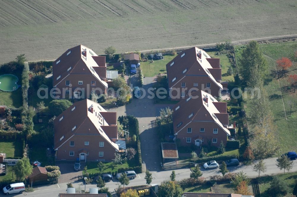 Aerial image Berlin - Single-family residential area of settlement on Siedlungsring, Bucher Chaussee, Erekweg, Swantewitstrasse, Zum Kappgraben, Lanzelotstrasse in the district Karow in Berlin, Germany