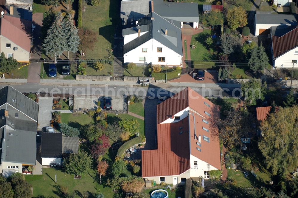 Aerial image Berlin - Single-family residential area of settlement on Siedlungsring, Bucher Chaussee, Erekweg, Swantewitstrasse, Zum Kappgraben, Lanzelotstrasse in the district Karow in Berlin, Germany