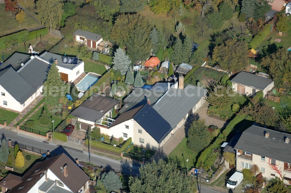 Aerial photograph Berlin - Single-family residential area of settlement on Siedlungsring, Bucher Chaussee, Erekweg, Swantewitstrasse, Zum Kappgraben, Lanzelotstrasse in the district Karow in Berlin, Germany