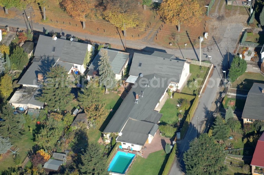 Aerial photograph Berlin - Single-family residential area of settlement on Siedlungsring, Bucher Chaussee, Erekweg, Swantewitstrasse, Zum Kappgraben, Lanzelotstrasse in the district Karow in Berlin, Germany