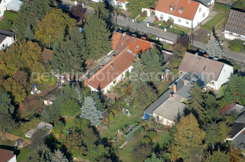 Berlin from the bird's eye view: Single-family residential area of settlement on Siedlungsring, Bucher Chaussee, Erekweg, Swantewitstrasse, Zum Kappgraben, Lanzelotstrasse in the district Karow in Berlin, Germany