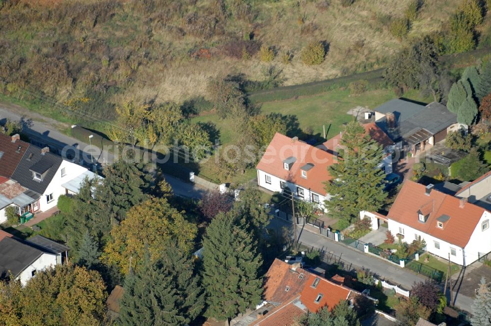 Berlin from above - Single-family residential area of settlement on Siedlungsring, Bucher Chaussee, Erekweg, Swantewitstrasse, Zum Kappgraben, Lanzelotstrasse in the district Karow in Berlin, Germany