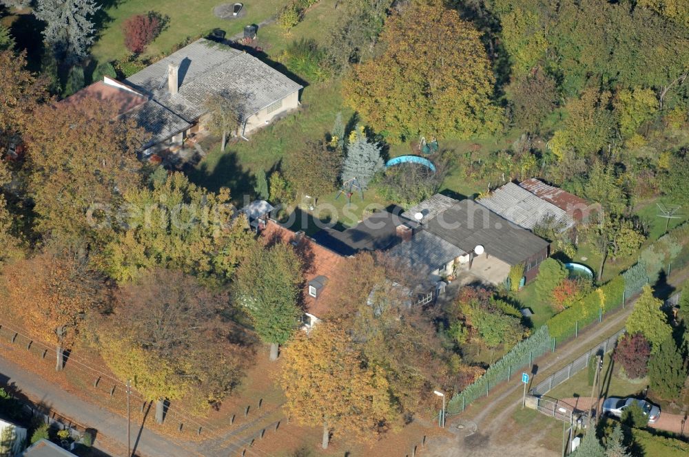 Berlin from the bird's eye view: Single-family residential area of settlement on Siedlungsring, Bucher Chaussee, Erekweg, Swantewitstrasse, Zum Kappgraben, Lanzelotstrasse in the district Karow in Berlin, Germany