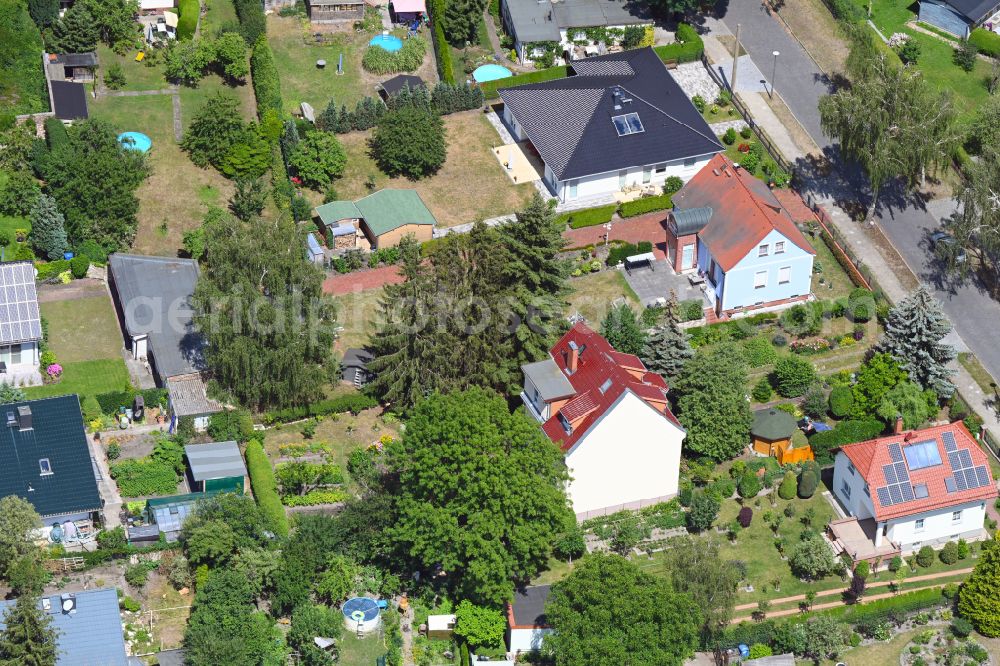 Berlin from above - Single-family residential area of settlement on street Birkenstrasse in the district Kaulsdorf in Berlin, Germany