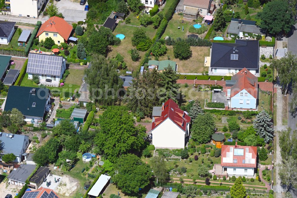 Berlin from above - Single-family residential area of settlement on street Birkenstrasse in the district Kaulsdorf in Berlin, Germany