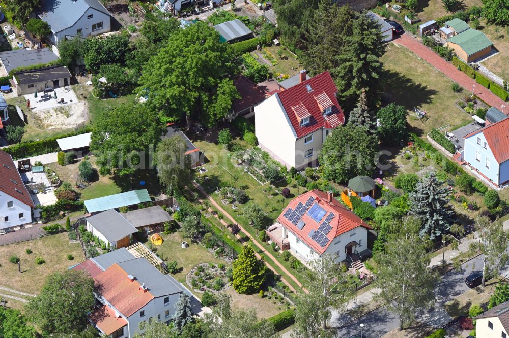 Aerial image Berlin - Single-family residential area of settlement on street Birkenstrasse in the district Kaulsdorf in Berlin, Germany