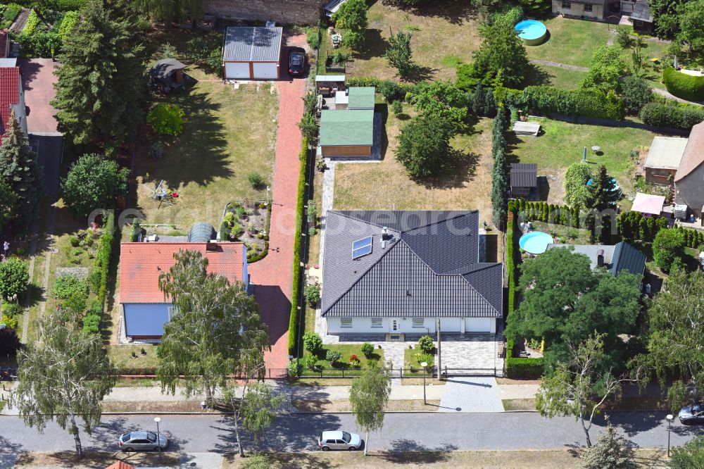 Aerial photograph Berlin - Single-family residential area of settlement on street Birkenstrasse in the district Kaulsdorf in Berlin, Germany