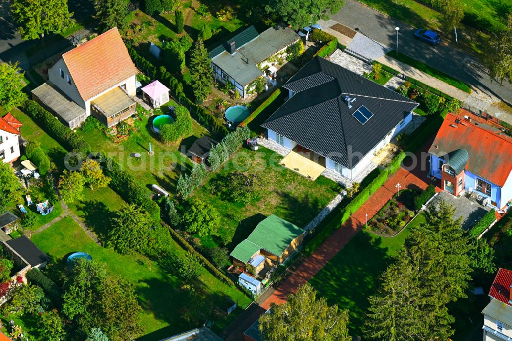 Aerial photograph Berlin - Single-family residential area of settlement on street Birkenstrasse in the district Kaulsdorf in Berlin, Germany