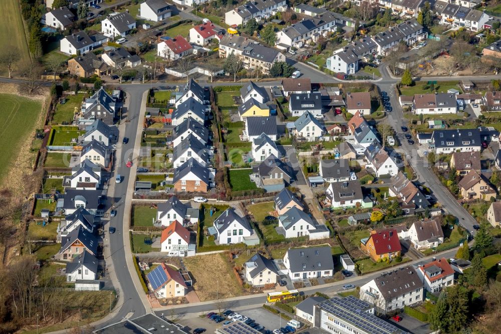 Hattingen from the bird's eye view: Single-family residential area of settlement along the Dietrich-Bonhoeffer-Strasse - Hombergsegge in the district Niederwenigern in Hattingen in the state North Rhine-Westphalia, Germany