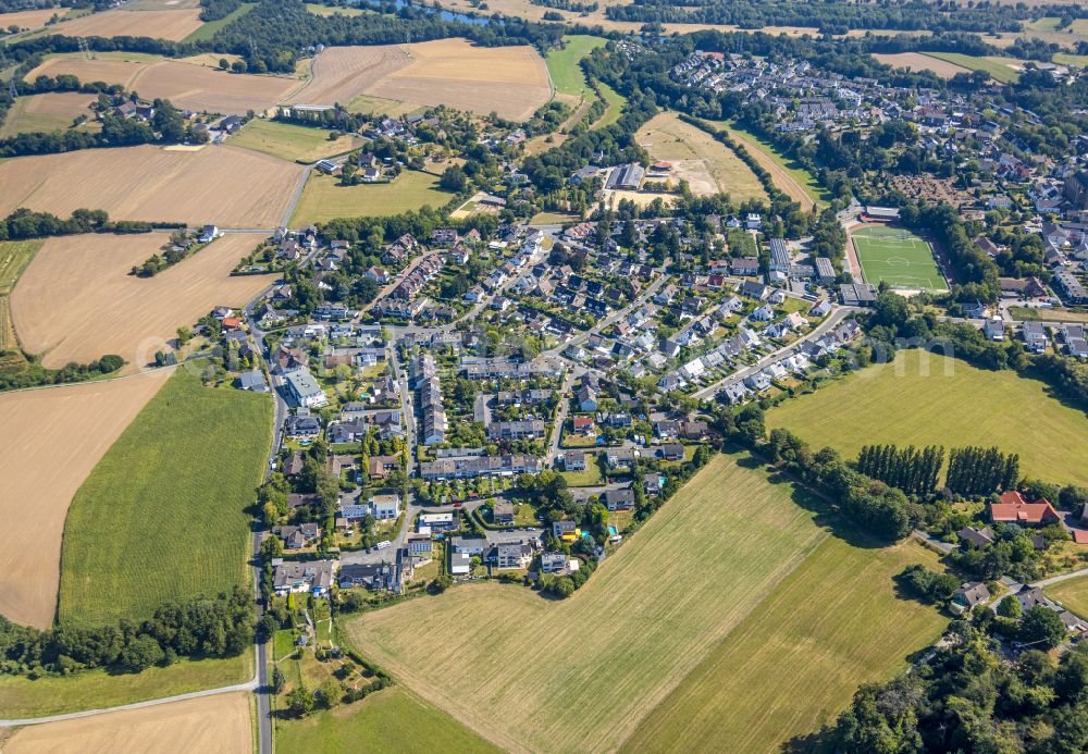 Hattingen from above - Single-family residential area of settlement along the Dietrich-Bonhoeffer-Strasse - Hombergsegge in the district Niederwenigern in Hattingen in the state North Rhine-Westphalia, Germany