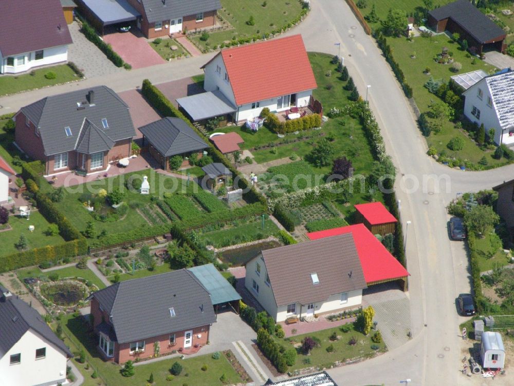 Aerial photograph Burg Stargard - Single-family residential area of settlement in the district Quastenberg in Burg Stargard in the state Mecklenburg - Western Pomerania, Germany