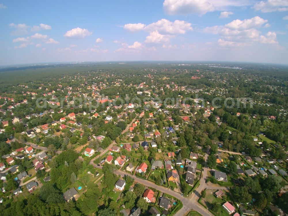 Berlin from the bird's eye view: Single-family residential area of settlement An den Baenken - Fuerstenwalder Allee in Berlin in the district of Rahnsdorf