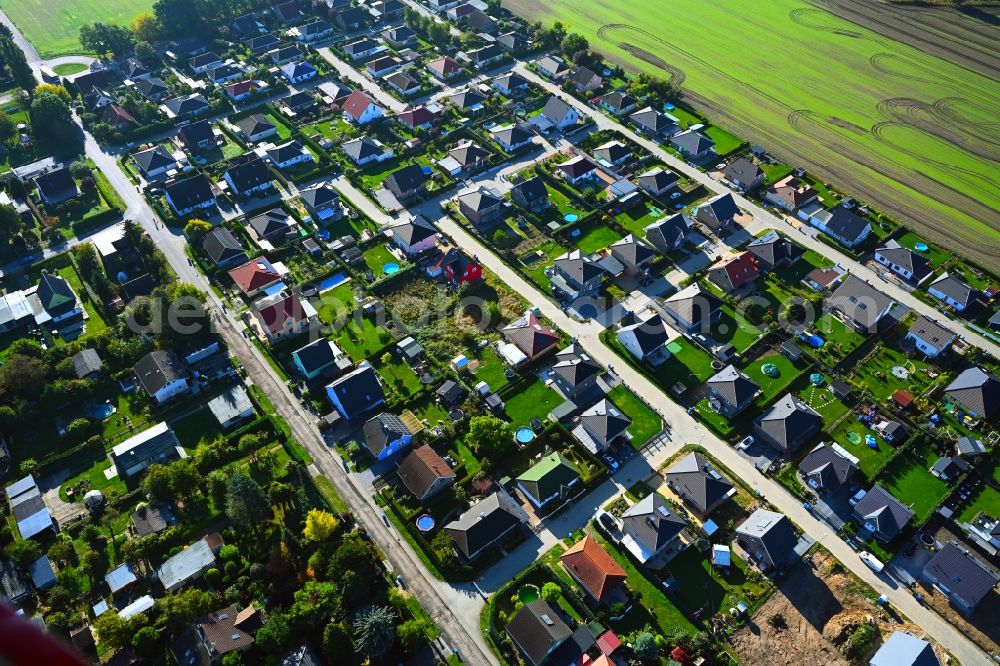 Werneuchen from above - Single-family residential area of settlement in the district Stienitzaue in Werneuchen in the state Brandenburg, Germany