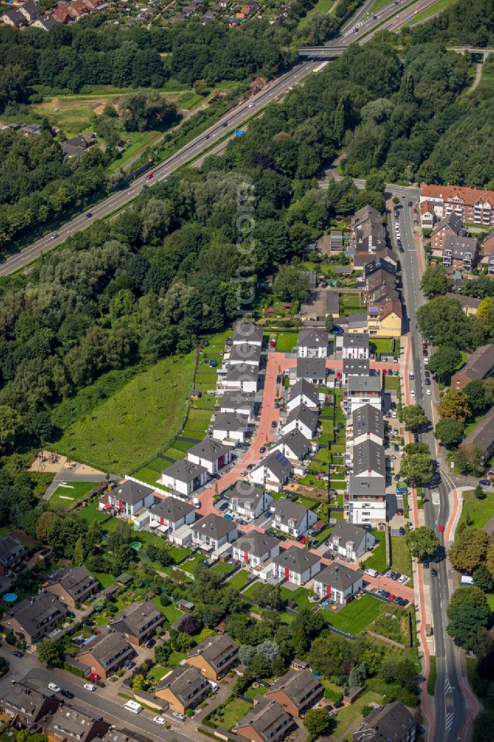 Aerial photograph Duisburg - Residential area of single-family settlement on street Fahrner Bruch in the district Wehofen in Duisburg at Ruhrgebiet in the state North Rhine-Westphalia, Germany